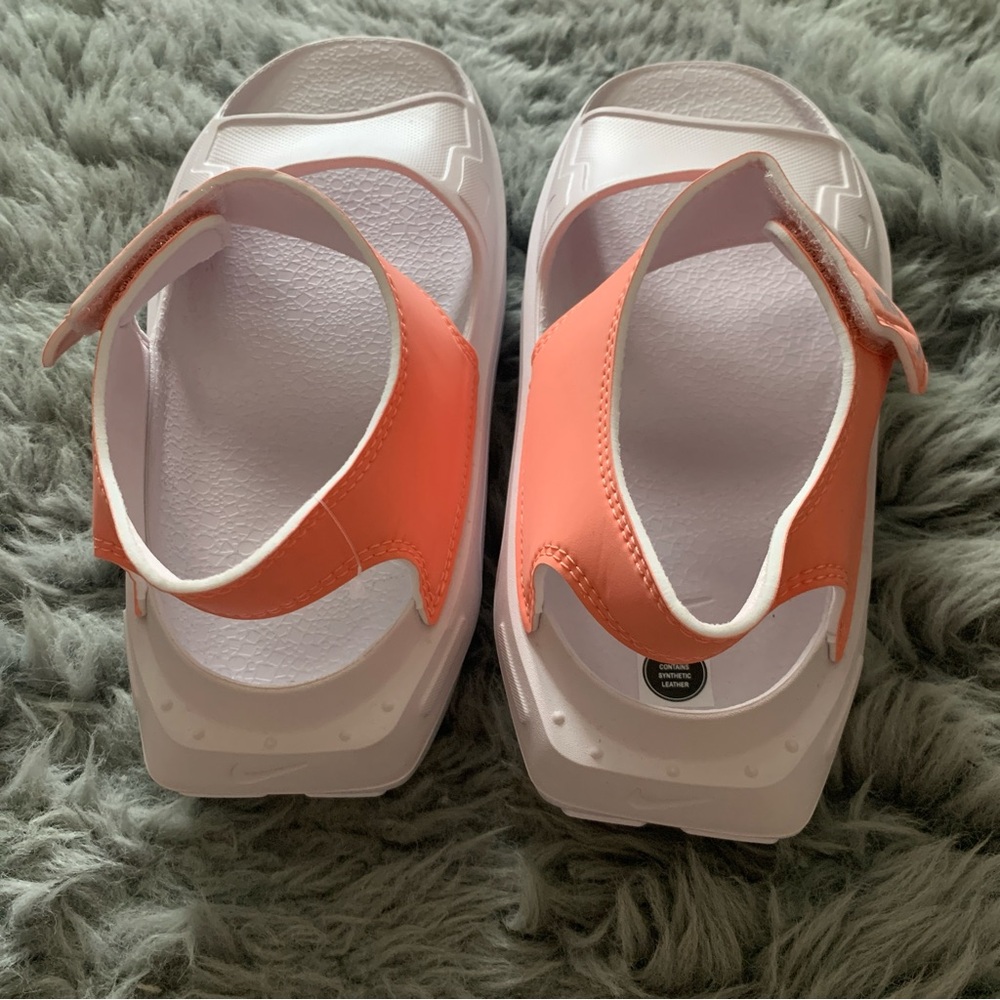 Women’s 8.5 / GS 7Y NIKE Playscape Crimson Bliss Lightweight Strap Sandals NWOT - Picture 3 of 10